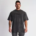 Detailweergave van het gewassen grijze oversized fitness T-shirt met Vanquish-print op de borst. - Donker Gemêleerd Grijs (Geen Logo)