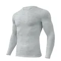 Detaillierte Ansicht des grauen Langarm-Kompressionsshirts für Herren Fitnesstraining - Hellgrau