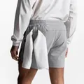Detalle del lazo para toalla en pantalones cortos deportivos para hombre - M / Bottoms / Gris claro