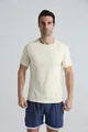 Vue frontale du t-shirt de sport pour homme en coton respirant de couleur crème - Beige