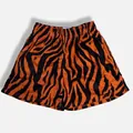 Detailansicht der orangefarbenen Basketball-Shorts mit Tigerprint und Netzgewebe - Rotbraunes Tigermuster