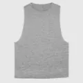 Nahaufnahme eines grauen, ärmellosen Muskel-Tanktops mit weicher Strickstruktur. - M / Oberteile / Hellgrau