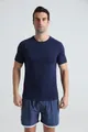 Vue de face d'un homme portant un t-shirt de sport bleu marine à col rond - 3XL / Hauts / Bleu marine