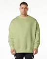Vooraanzicht van een oversized olijfgroen fleece sweatshirt op een mannelijk model. - S / Tops / Fruitgroen