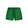 Detalle de los pantalones cortos deportivos verdes de secado rápido con malla de aire - Verde