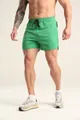 Dettaglio pantaloncini sportivi verdi uomo asciugatura rapida con tessuto mesh traspirante - Verde