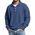 Primer plano de la textura de punto de gofre azul en un polo de hombre estilo vintage - S / Tops / Azul marino