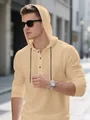 Λεπτομέρεια από ελαφρύ μπεζ πουκάμισο Henley με κουκούλα για άνδρες - Ελαφρύ χακί