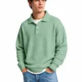 Vista detallada de la textura de punto gofrado verde menta en un polo de hombre de manga larga - S / Tops / Verde claro