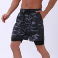 Pantalones cortos deportivos de camuflaje 2 en 1 para hombre en colores gris y negro. - S / Bottoms / Gris Camuflaje