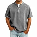 Vista dettagliata di una maglietta Henley vintage in cotone grigio lavato da uomo - Taglia S / Top / Grigio