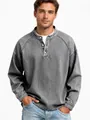Detalle de camiseta de manga larga Henley para hombre en gris lavado retro - S / Tops / Gris