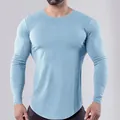 Détail du t-shirt de compression bleu clair à manches longues pour homme sport gym - Bleu