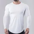 Vue détaillée d'un t-shirt de compression blanc à manches longues pour homme entraînement sport - S / Hauts / Blanc