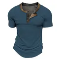 Camiseta Henley de manga corta para hombre con textura de canalé y cuello marrón contraste - S / Tops / Azul marino