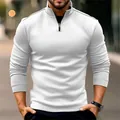 Primer plano de un polo blanco de manga larga para hombre con cuello de cremallera - S / Tops / Blanco