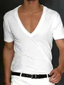 Detalle de una camiseta blanca con cuello en V para hombre de corte ajustado de verano - S / Tops / Blanco