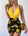 Vue détaillée d'une robe moulante jaune à col en V et jupe courte à imprimé floral - S / Top et Bottom / Jaune