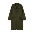 Vista frontal de una chaqueta con capucha de longitud media para mujer en verde olivo - S / Tops / Verde