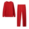 Set piatto composto da maglia rossa a maniche lunghe e pantaloni coordinati. - Rosso