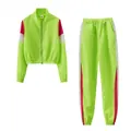 Vue de face de l'ensemble de sport vert fluo avec bandes contrastées roses et blanches - Vert Fluorescent