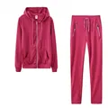 Detalle del conjunto de chándal rosa de dos piezas con sudadera con capucha y bolsillos. - S / Top y Pantalones / Fucsia