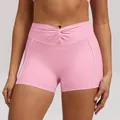 Rosa High-Waist-Yoga-Shorts mit gedrehtem Bund und seitlichen Paspeldetails - S / Oberteil und Hose / Kirschblütenrosa