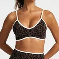 Leopard print seamless sports bra with white trim for yoga and fitness training - XS / Tops / Coffee Leopard