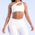Detalle de sujetador deportivo blanco sin costuras de un hombro y mallas de yoga - XS / Top Y Pantalón / Sujetador de Un Hombro + Pantalones / Blanco