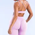 Vista posteriore dettagliata del reggiseno sportivo rosa senza cuciture e dei leggings - XS / Top E Pantaloni / Rosa chiaro