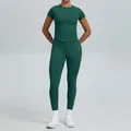 Nadloze yoga set met korte mouwen top en legging in een donkergroene kleuruitvoering - XS / Boven- En Onderstuk / Broek Set / Pijnboomgroen