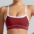Soutien-gorge de sport bordeaux à impact élevé pour femmes avec bordure blanche contrastante - Rouge Cerise