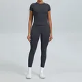 Professionele naadloze donkergrijze yogaset met top met korte mouwen en sportlegging voor dames - XS / Boven- En Onderstuk / Broek Set / Haaigrijs