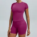 Professionele naadloze yogaset voor dames in magenta paars met top met korte mouwen en shorts - XS / Boven- En Onderstuk / Short Set / Bessenrood