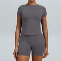 Naadloze yoga sportset voor dames in antracietgrijs met korte mouwen en shorts - XS / Boven- En Onderstuk / Short Set / Paddestoelgrijs