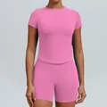 Hoogwaardige roze naadloze yogaset met slim-fit top met korte mouwen en korte broek - XS / Boven- En Onderstuk / Short Set / Bloemroze