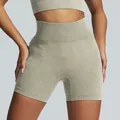 Damen Seamless Yoga-Shorts mit hoher Taille in Salbeigrün, sandgewaschen für das Training - S / Unterteile / Creme