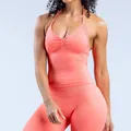 Dettaglio del set yoga corallo senza cuciture con top all'americana e leggings a vita alta - XS / Top E Pantaloni / rosa corallo