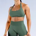 Conjunto de yoga de dos piezas con sujetador deportivo halter y pantalones cortos sin costuras - XS / Top Y Pantalón / Sujetador Halter + Pantalones Cortos / Verde pistacho