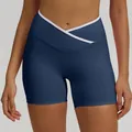Pantaloncini da yoga blu navy a vita alta con fascia a V incrociata bianca sportiva - Taglia S / Pantaloni e gonne / Blu Badge