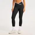 Pantaloni da yoga neri a vita alta con dettaglio incrociato bianco in vista SKU - Taglia S / Pantaloni e gonne / Nero