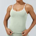 Camiseta de yoga sin costuras verde menta con tirantes blancos en contraste para fitness - XS / Tops / Verde pistacho