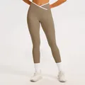 Pantaloni da yoga a vita alta incrociata da donna in marrone chiaro con finiture bianche a contrasto - Taglia S / Pantaloni e gonne / Marrone Cacao