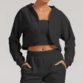 Ensemble de sport noir 3 pièces pour femme avec veste à capuche courte et jogging - XS / Hauts / Noir