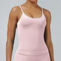 Rosa eng anliegendes Yoga-Tanktop für Damen mit weißen Kontrastpaspeln für den Sport - XS / Oberteile / Rosa