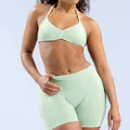 Naadloze sneldrogende yogaset bh en korte broek met hoge taille in de kleur mintgroen - XS / Boven- En Onderstuk / Palm Groen
