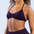 Paarse naadloze yoga sportbeha met halternek en geplooid detail voor intensieve fitnesstraining - XS / Boven- En Onderstuk / Druivenpaars