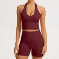 Ensemble de yoga sans couture bordeaux avec haut licou et short côtelé - S / Haut Et Bas / Rouge Cerise