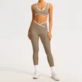 Zweiteiliges Yoga-Set in Khaki mit kontrastierendem Kreuz-Bund und Sport-BH mit Leggings. - S / Oberteil Und Unterteil / Kakaobraun