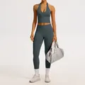 Ensemble de yoga sans couture gris foncé avec haut licou et leggings à taille côtelée - S / Haut Et Bas / Gris foncé